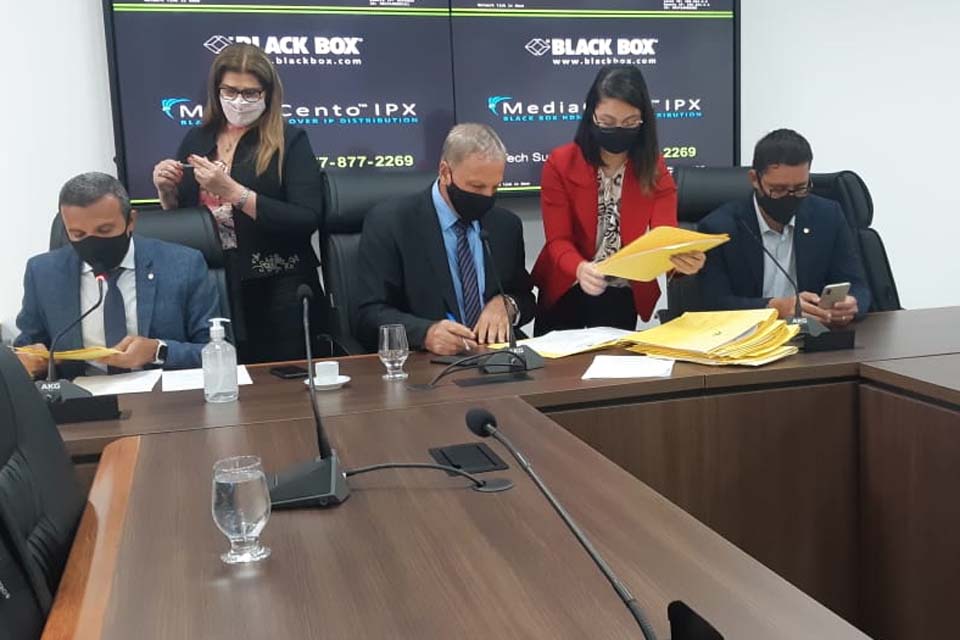 Comissão de Defesa da Criança, Adolescente, Mulher e Idoso da ALE-RO distribui matérias