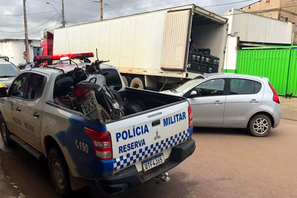 Dupla é presa após ter furtado carro de freira na frente de paróquia no centro