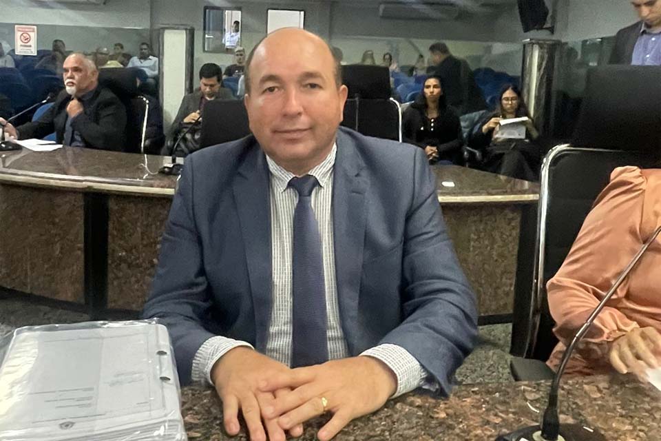 Edwilson pede e Prefeitura da Capital providencia troca de lâmpadas e relés em quase 20 pontos no Bairro Canaã