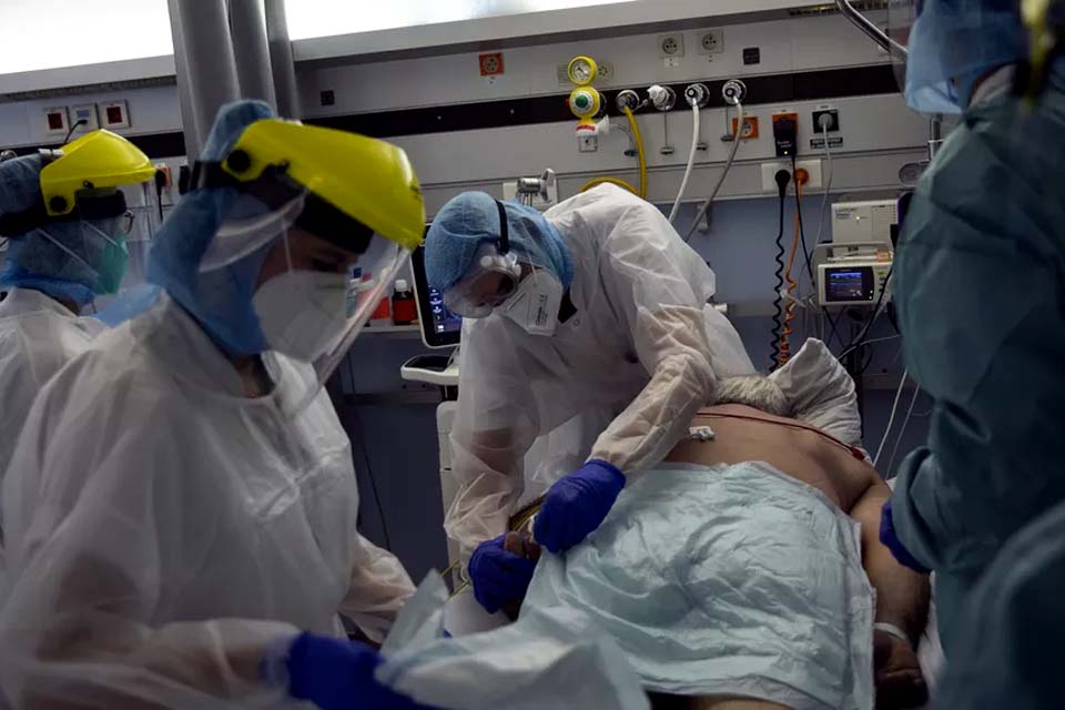 Em meio à 2ª onda de Covid, Bélgica pode ficar sem leitos de UTI em 2 semanas