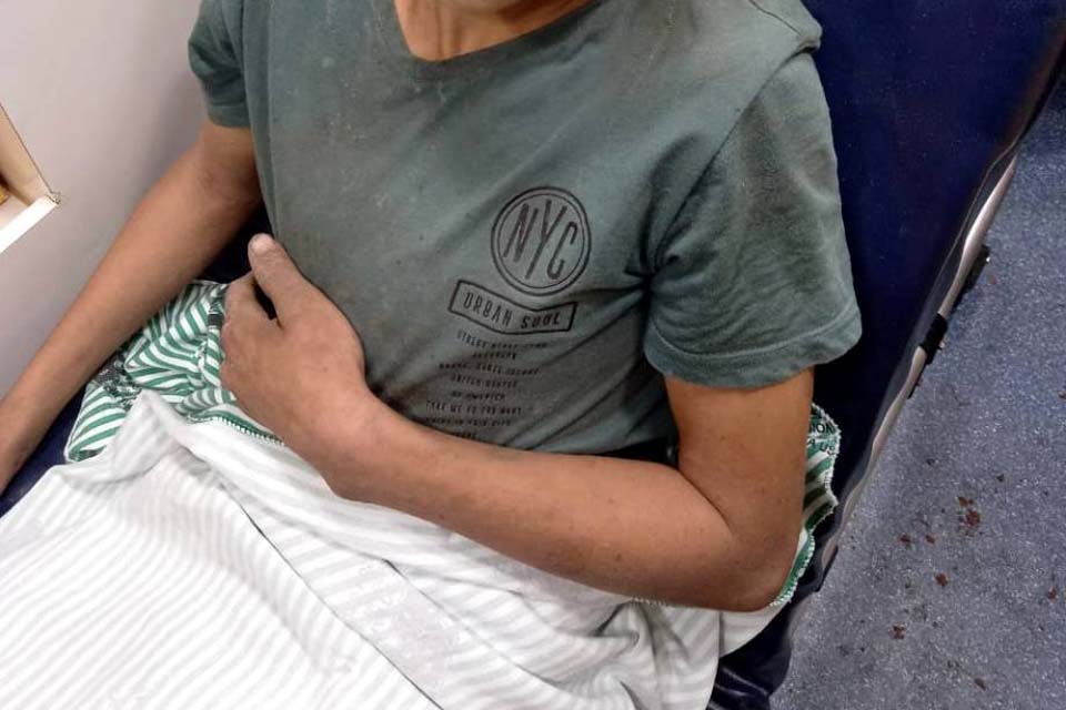 Polícia encontra garoto de 13 anos baleado; irmãos foram presos com armas 