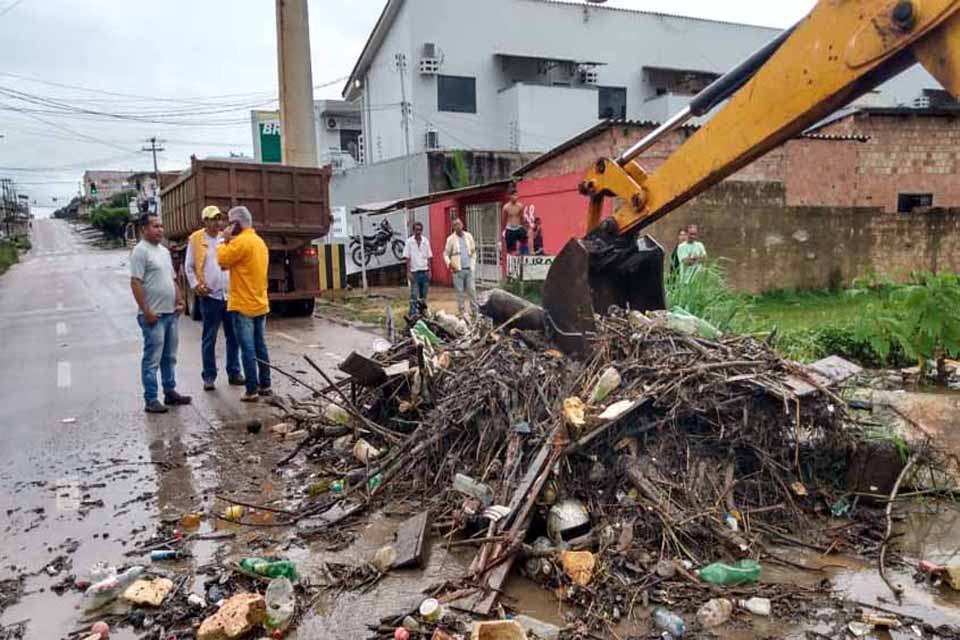 Porto Velho padece com a falta de saneamento básico, mas povo não colabora