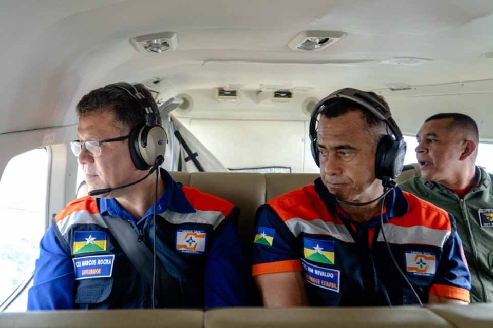 Governador de Rondônia lidera operação para garantir segurança nas áreas alagadas da BR-425 em Nova Mamoré