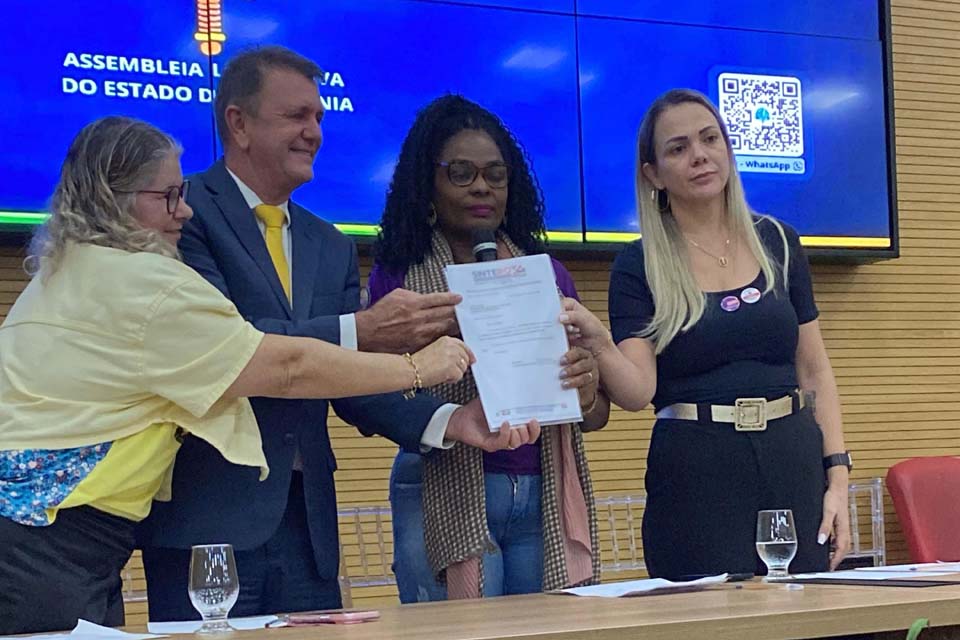 Deputado Luizinho Goebel reforça compromisso com a valorização dos trabalhadores da educação em Rondônia