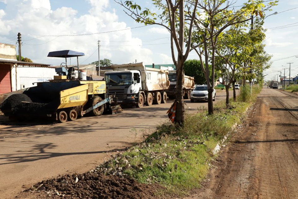 Pavimentação e recapeamento da av. Rio de Janeiro seguem a todo vapor