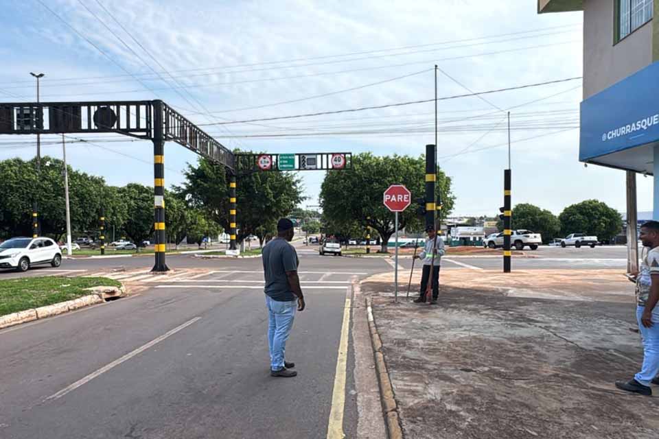 COMTRAN informa que semáforo no cruzamento da Avenida 25 de Agosto com Corumbiara está desligado temporariamente