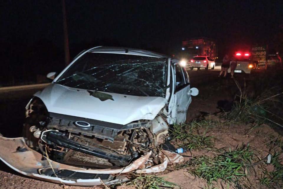 Colisão entre carro e caminhão deixa um morto e outro ferido na RO-387