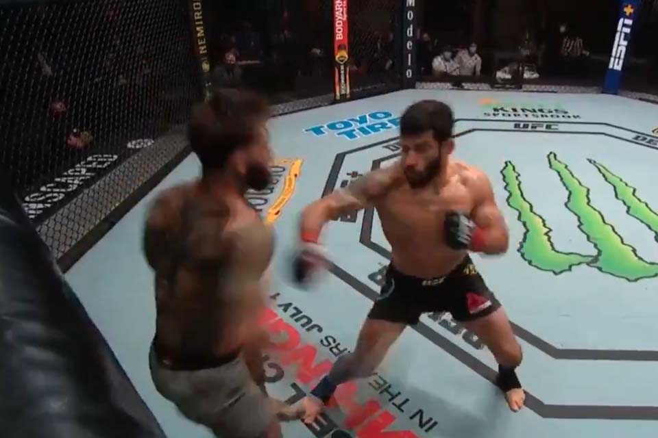 VÍDEO - Brasileiro leva nocaute brutal de Cody Garbrandt no UFC 250