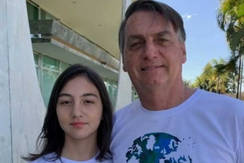 Bolsonaro ganha permissão do STF para celebrar os 15 anos da filha Laura