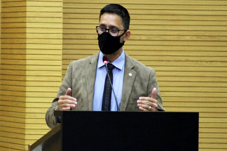 Deputado Anderson cobra agilidade do Governo e DETRAN na redução e isenção de taxas cobradas ao contribuinte