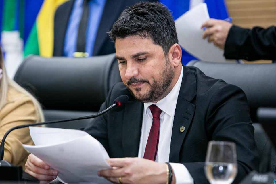 Jean Mendonça destina recursos para a compra de Van Zero KM em Alto Alegre dos Parecis