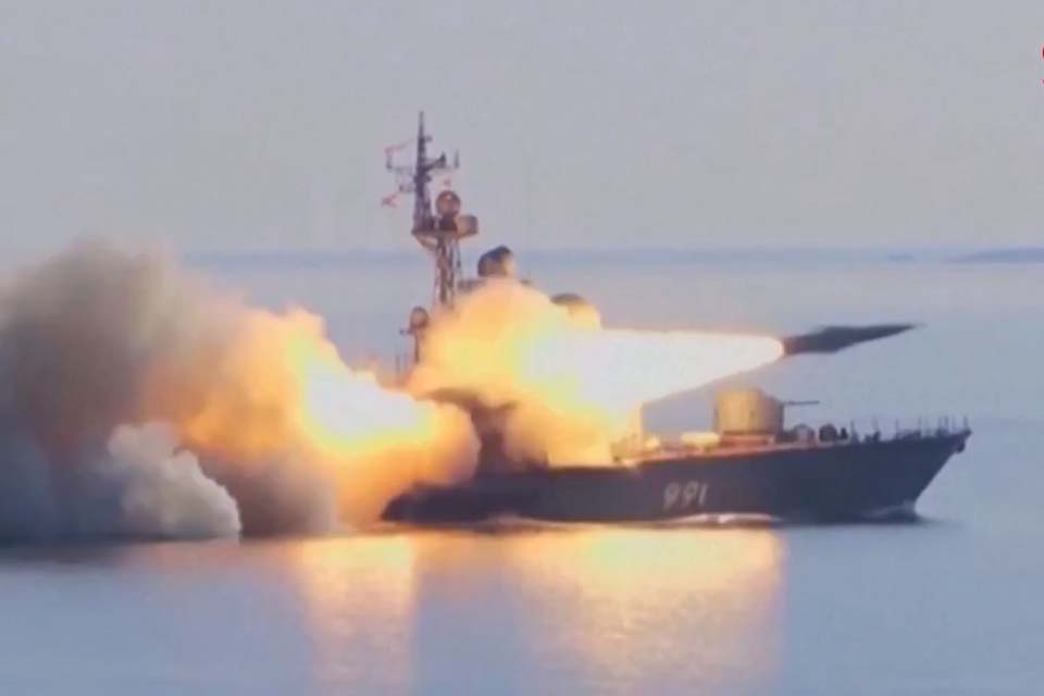 Rússia dispara mísseis de cruzeiro no Mar do Japão durante manobras