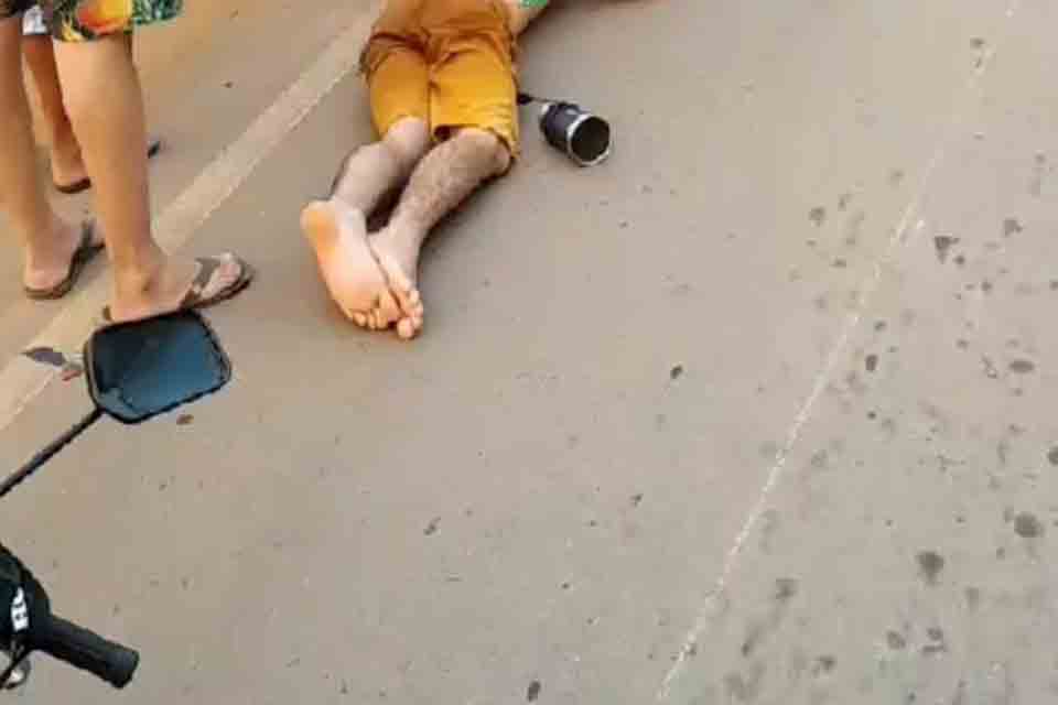 Motociclista é socorrido após colidir na traseira de carro na estrada do aeroporto