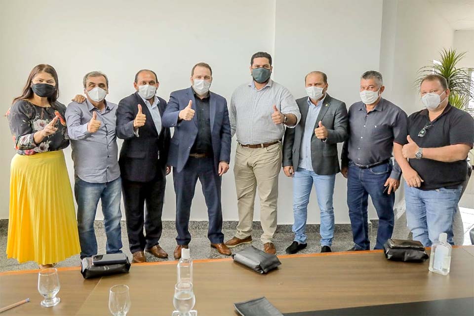 Presidente Alex Redano anuncia que PLC 80, que trata de alterações em áreas de reserva, será pautado na próxima sessão