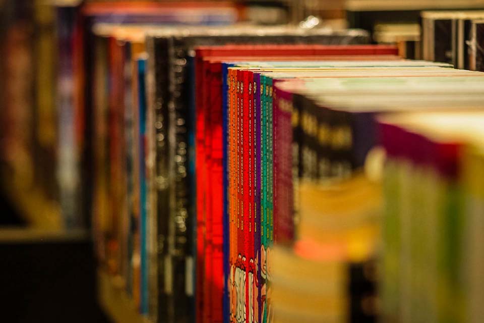 Governo inseriu mais livros nas escolas ao contrário de retirar obras literárias das mãos dos alunos