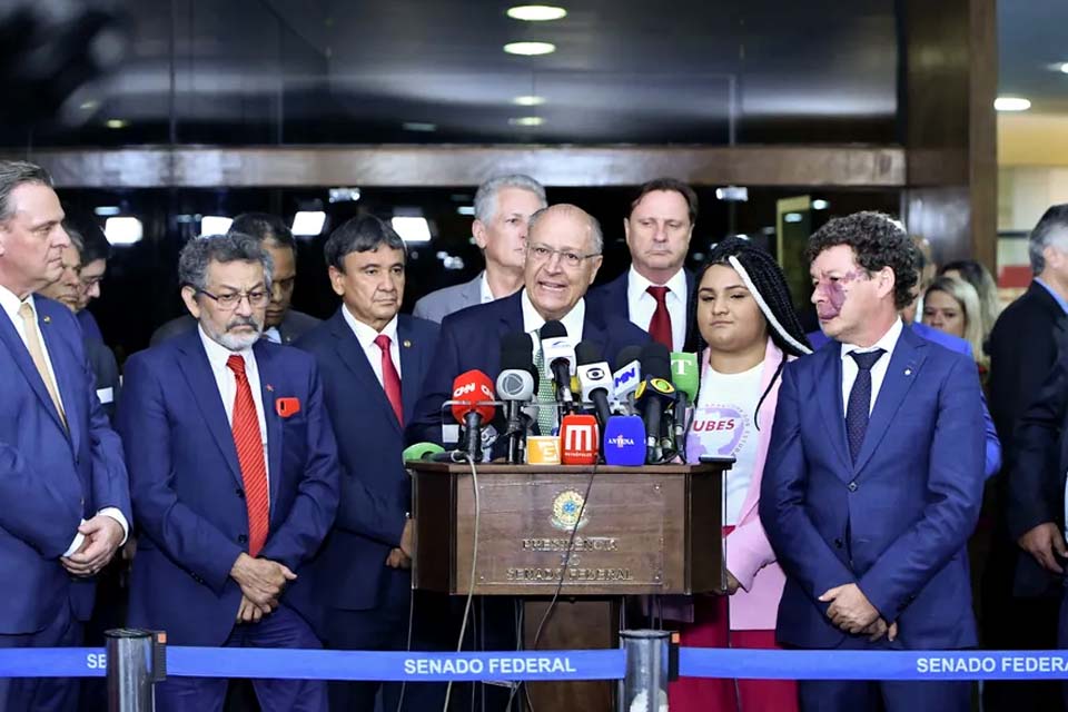 Aliados de Lula conseguem assinaturas para viabilizar análise de texto