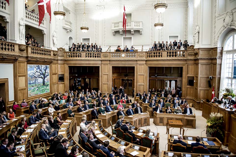 Dinamarca cria fundo de ajuda de US$ 1 bilhão dólares para Ucrânia