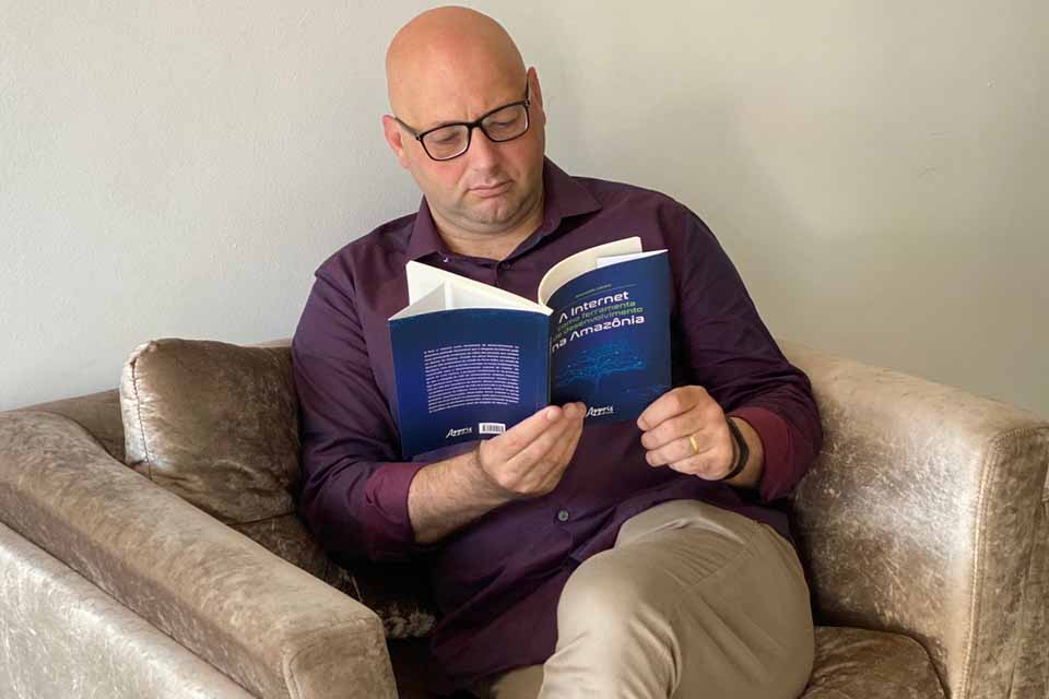 Pesquisador da Faculdade Católica, jornalista Alessandro Lubiana lança livro sobre Internet pela editora Appris