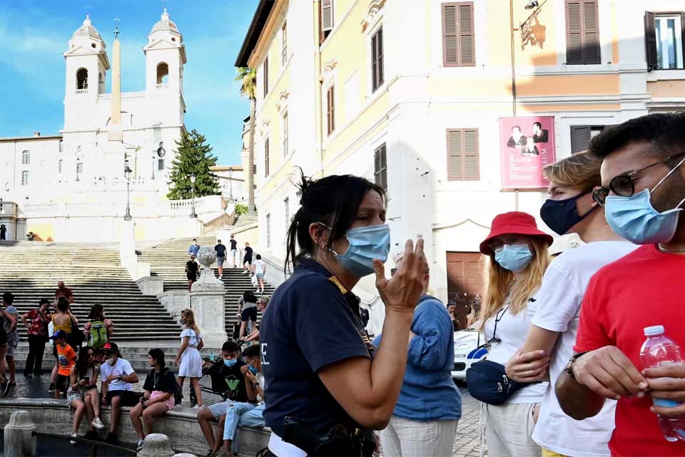 Itália novamente acima dos 400 casos diários e cinco mortes em 24h