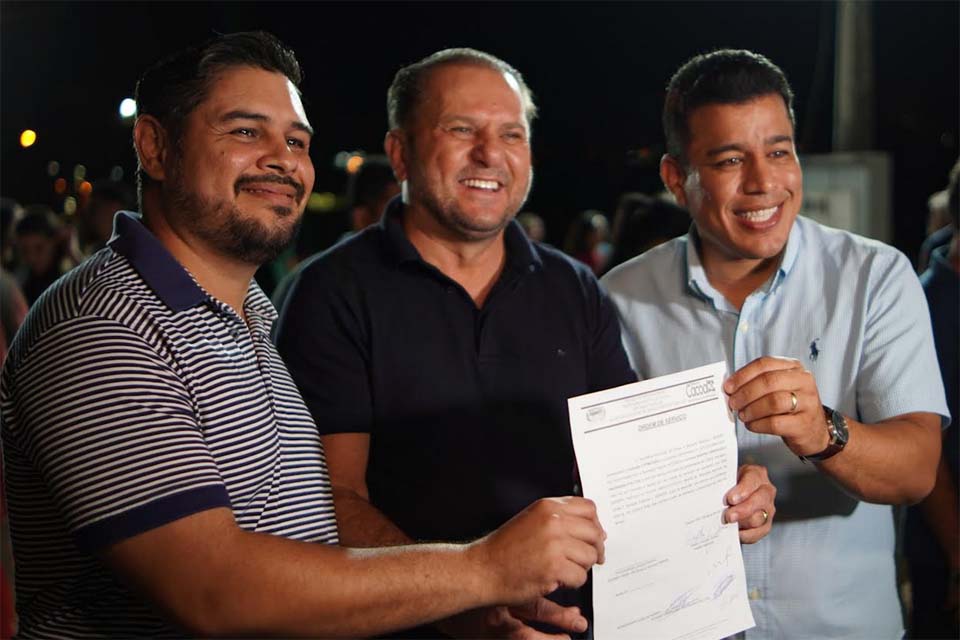 Ruas de Cacoal recebem mais asfalto com recursos assegurados pelo deputado Cirone Deiró