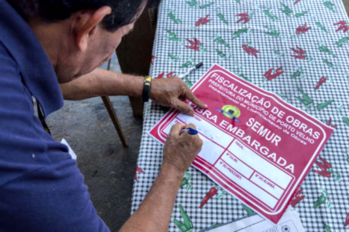 Cidadão pode informar sobre obras irregulares pelo WhatsApp da prefeitura