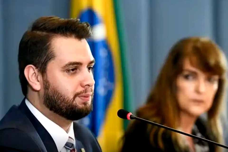 Alexandre de Moraes manda prender Filipe Martins, ex-assessor de Bolsonaro