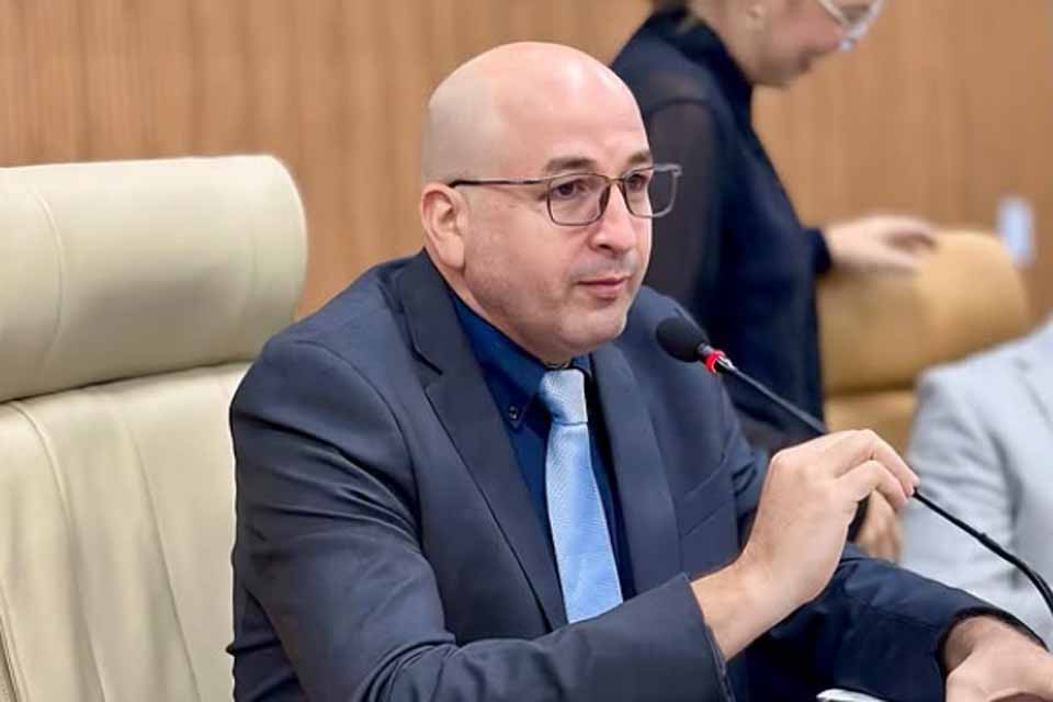 Gedeão do Edvilson Negreiros solicita limpeza em escola na zona rural de Porto Velho e SEMUSB executa serviço