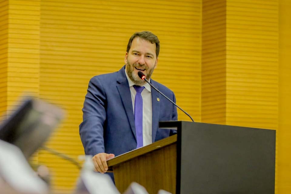 Presidente Alex Redano destina R$ 420 mil para recuperação de estradas vicinais em Rolim de Moura