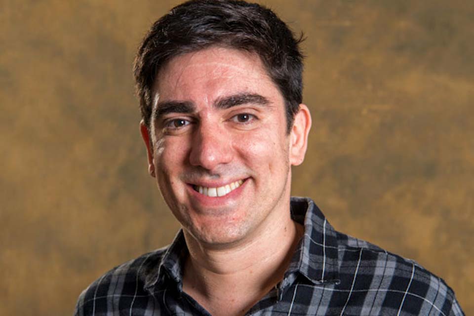 Marcelo Adnet revela motivos de ter exposto o caso de abuso sexual que sofreu: - Se ficar só guardado dentro da gente, é pior