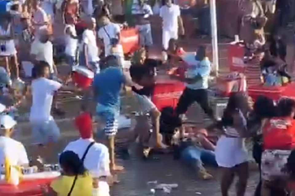 Briga generalizada é registrada em show de Thiago Aquino