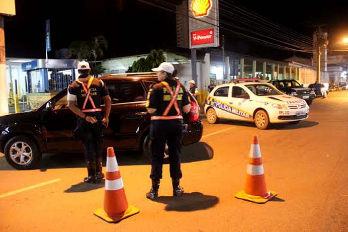 Operação Lei Seca prende 14 condutores dirigindo bêbados na capital