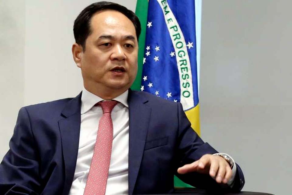 China acusa Eduardo Bolsonaro de ameaçar suas relações com Brasil