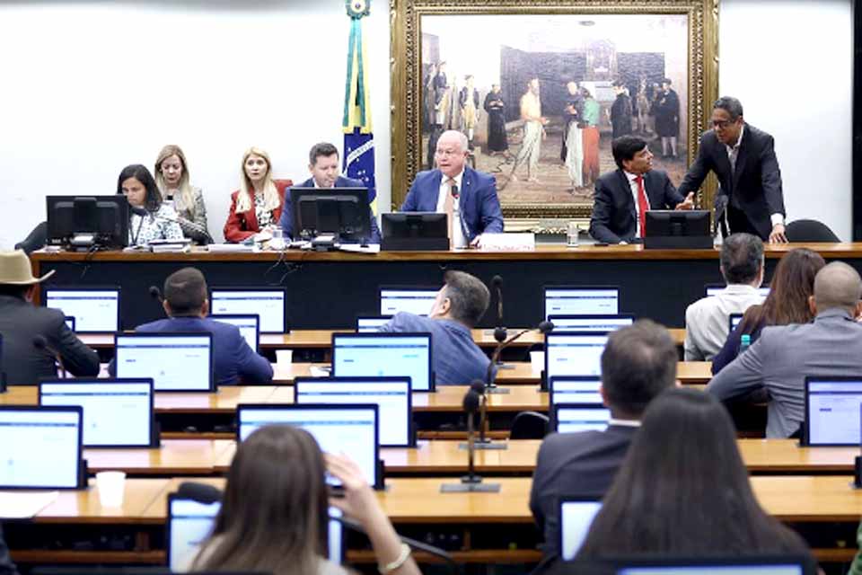 CCJ aprova aumento de pena para aliciamento de crianças na internet