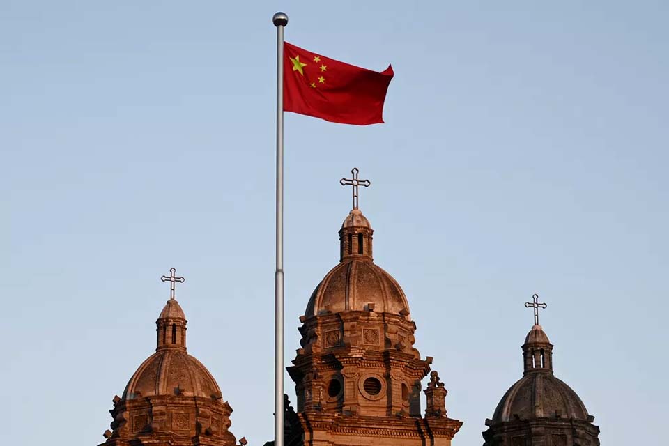 China e Vaticano renovam acordo histórico