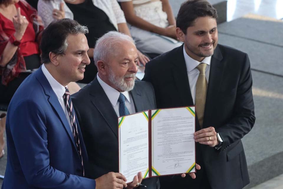 Estudantes do ensino médio terão bolsa para permanecer na escola
