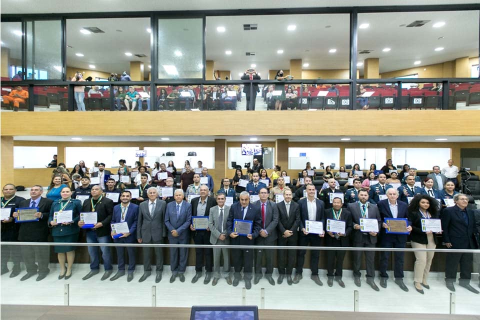 Assembleia Legislativa do Estado de Rondônia homenageia personalidades em Sessão Solene