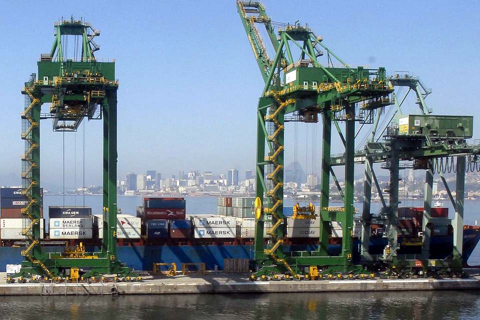 Balança comercial tem superávit de US$ 4,71 bilhões em março