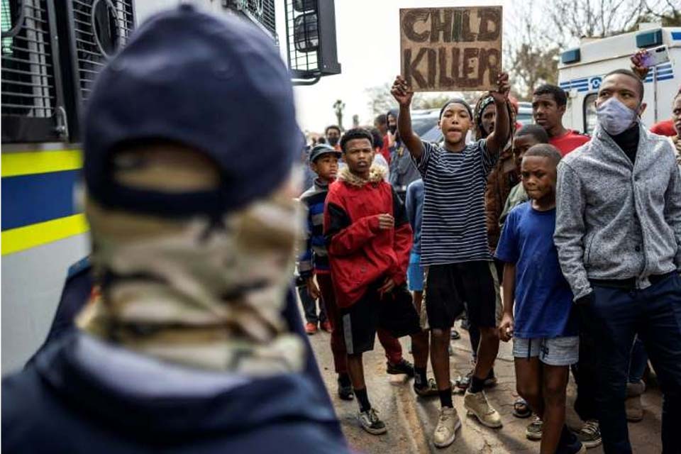 Policiais são detidos na África do Sul por homicídio de adolescente com síndrome de Down