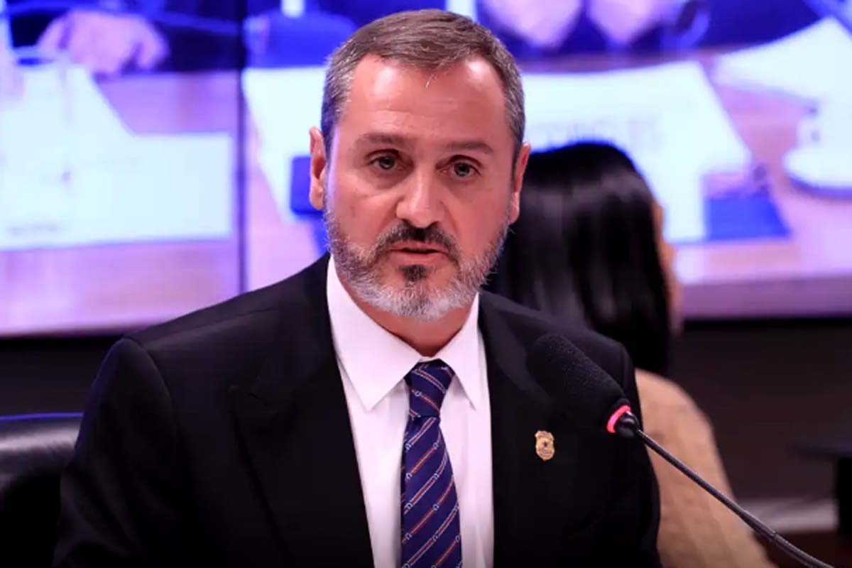 Dino determina reintegração de Andrei Rodrigues no comando da PF