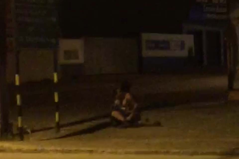 Casal é filmado transando em via pública, em Ji-Paraná