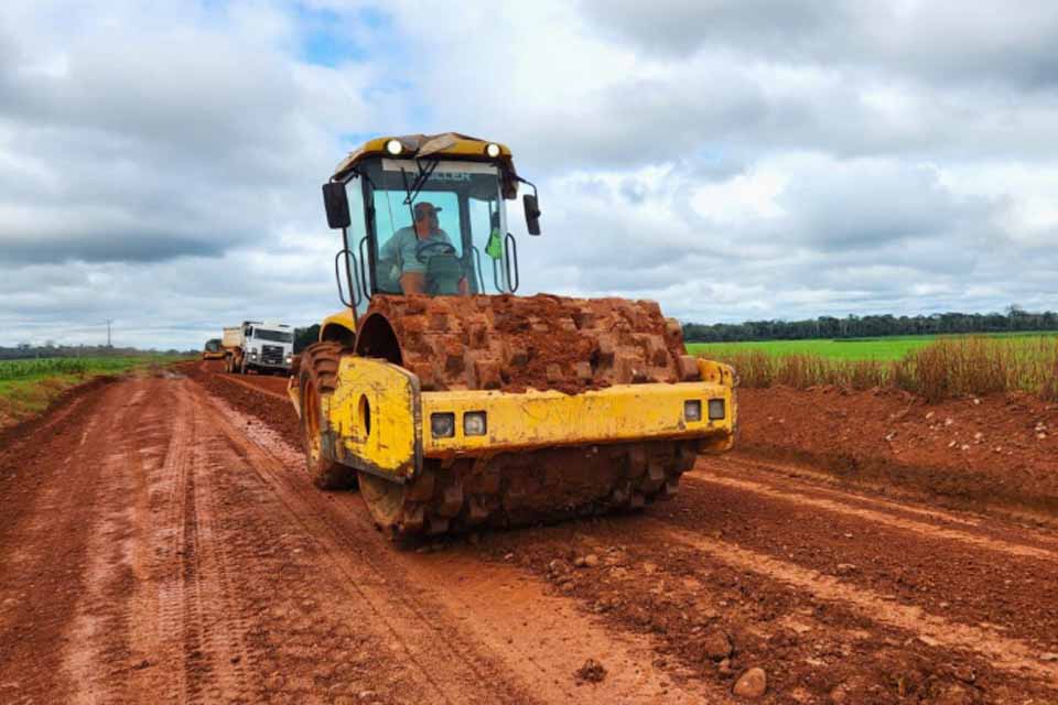 Linha 101, que dá acesso a União Bandeirantes, recebe infraestrutura do governo de Rondônia