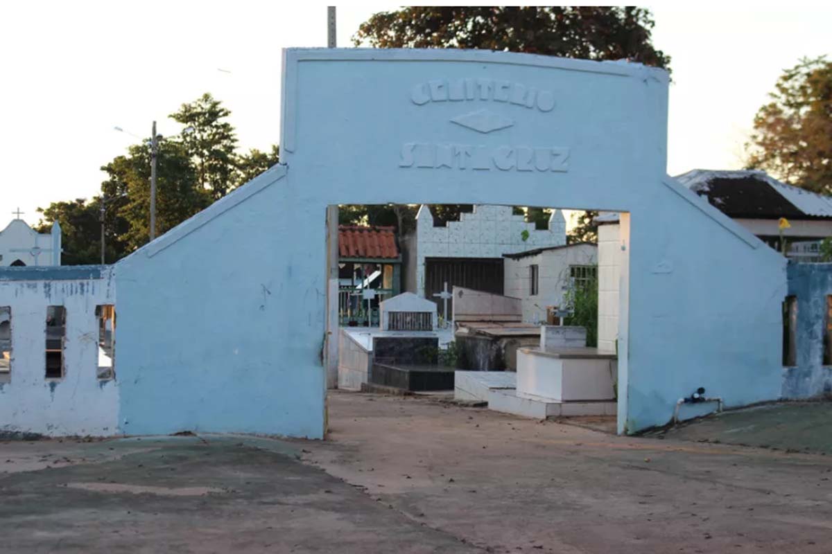 Semosp intensifica serviços de limpeza e modernização da iluminação no cemitério Santa CRuz