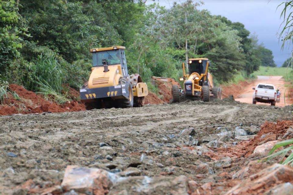 Prefeitura de Ji-Paraná trabalha na recuperação da rua Itapirema
