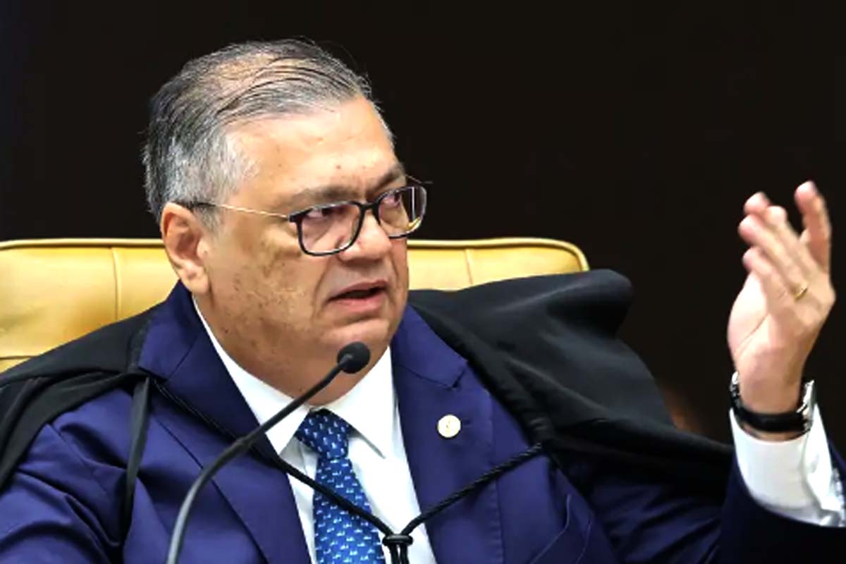 Dino manda PF investigar relação de Vorcaro com cemitérios em SP