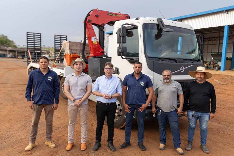 Prefeitura de Jaru reforça frota própria do município com a aquisição de mais um caminhão