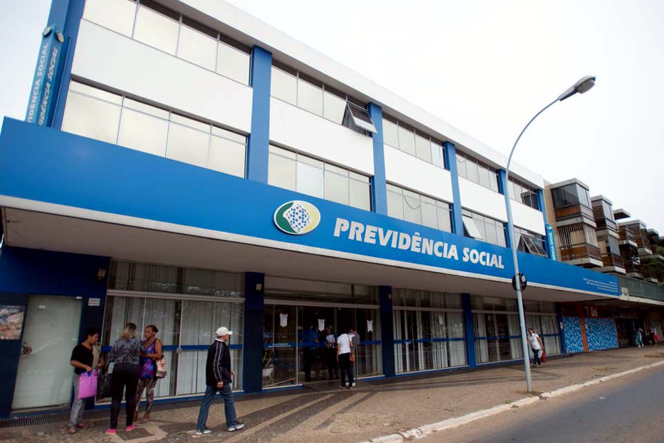 Polícia Federal deflagra operação para investigar fraudes no INSS