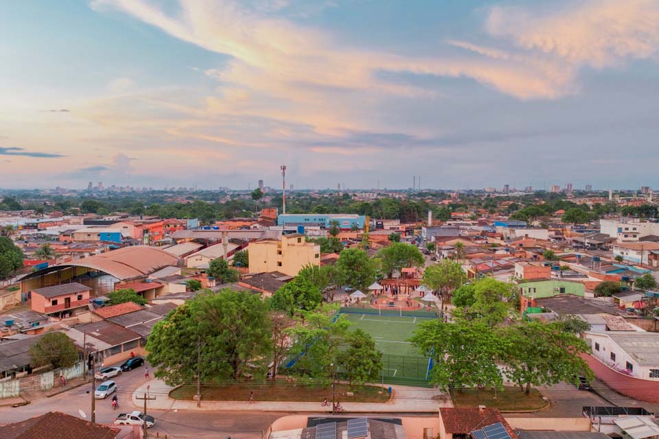 Praça no bairro Cohab em Porto Velho é entregue à população com campo society