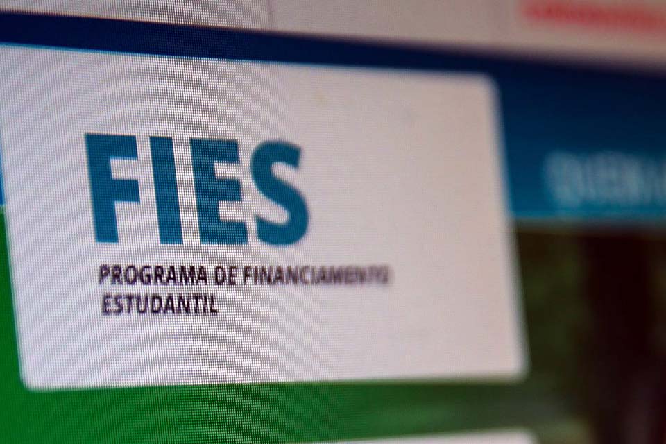 FNDE prorroga prazo para renovar contratos de financiamento do Fies