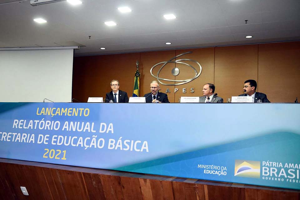 MEC lança relatório com 52 ações na educação básica
