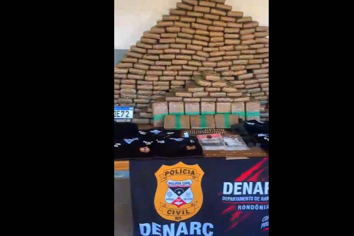Mulher é presa com quase 300kg de skunk e arma na zona sul